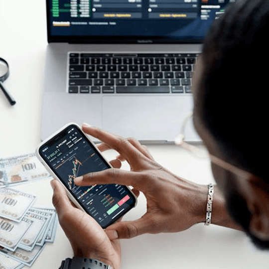 Rango Opularis team di esperti di investimenti in criptovalute